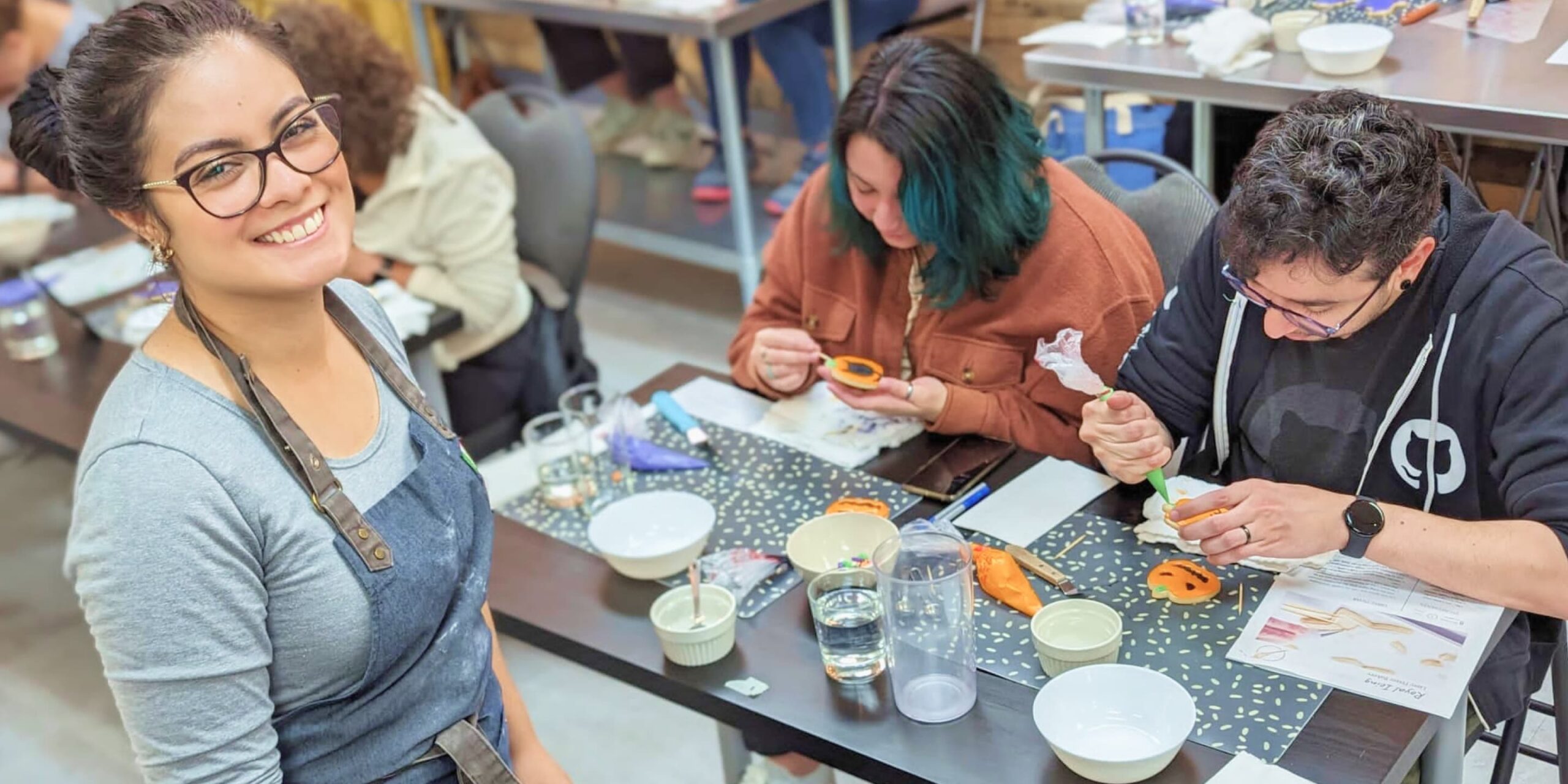 Experience a creative journey with Lizzy’s hands-on workshops, turning ordinary cookies into extraordinary art.